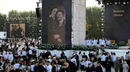 Markowa, 10.09.2023. Uczestnicy uroczystości beatyfikacyjnych rodziny Ulmów w Muzeum Polaków Ratujących Żydów podczas II wojny światowej im. Rodziny Ulmów. Fot. PAP/D. Delmanowicz