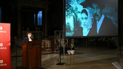 Marszałek Sejmu Elżbieta Witek podczas uroczystej premiery filmu "Przykazanie Miłości. Historia Rodziny Ulmów” w bazylice San Pietro in Vincoli w Rzymie. Fot. PAP/R. Pietruszka