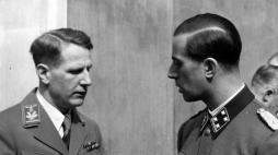 Szef służby zdrowia III Rzeszy Niemieckiej Leonardo Conti (L) i komisarz Rzeszy ds. zdrowia i higieny Karl Brandt, który nadzorował Aktion T4. Fot. NAC