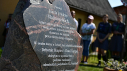 Leśna Jania (woj. pomorskie), 10.09.2023. Uroczystość odsłonięcia pomnika Józefa i Heleny Malinowskich, Sprawiedliwych wśród Narodów Świata w Leśnej Jani. Fot. PAP/A. Warżawa