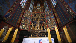 Ołtarz Wita Stwosza w bazylice Mariackiej. Fot. PAP/Ł. Gągulski
