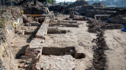 Fragmenty zabudowań zespołu św. Ducha z XIII wieku w Toruniu. Fot. PAP/T. Żmijewski