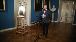 Dyrektor Zamku Królewskiego w Warszawie Wojciech Fałkowski na spotkaniu prasowym poświęconym planom Zamku Królewskiego na II półrocze 2023. Fot. PAP/A. Zawada