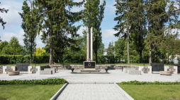 Widok ogólny cmentarza od strony ul. Przyczółkowej. Źródło: Wikimedia Commons