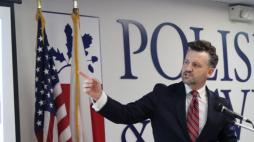 Nowy Jork, Stany Zjednoczone, 09.10.2023. Dyrektor Muzeum Zimnej Wojny im. generała Kuklińskiego Filip Frąckowiak podczas otwarcia General Kukliński Institute of America w Nowym Jorku. Fot. PAP/Marcin Cholewiński