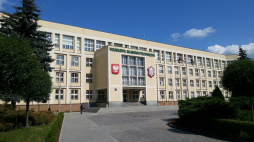 Budynek główny Wojskowej Akademii Technicznej. Źródło: Wikimedia Commons