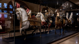 Wystawa "Broń i barwa" z kolekcji Muzeum Narodowego w Krakowie. Fot. PAP/Art Service