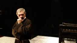 Jerzy Trela w spektaklu "Rozmowy z diabłem. Wielkie kazanie księdza Bernarda" w reżyserii Krzysztofa Jasińskiego. Fot. PAP/A. Grygiel