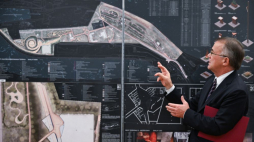 Gdańsk, 31.10.2023. Sekretarz stanu w Ministerstwie Kultury i Dziedzictwa Narodowego Jarosław Sellin podczas konferencji prasowej w siedzibie Muzeum II wojny światowej w Gdańsku. Temat spotkania „ogłoszone wyników dwuetapowego realizacyjnego konkursu architektoniczno-urbanistycznego na opracowanie koncepcji projektowej Muzeum Westerplatte i Wojny 1939 – Oddziału Muzeum II Wojny Światowej w Gdańsku”. Fot. PAP/A. Warżawa