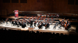 Koncert Polskiej Orkiestry Sinfonia Iuventus im. Jerzego Semkowa pod batutą Jerzego Maksymiuka (C-tyłem) w Studiu Koncertowym Polskiego Radia im. Witolda Lutosławskiego. Warszawa, 20.10.2023. Fot. PAP/A. Lange