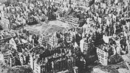 Ruiny Warszawy w styczniu 1945 r. Źródło: Wikimedia Commons