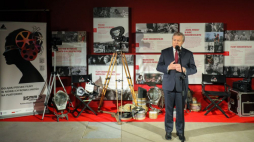 Minister kultury i dziedzictwa narodowego Piotr Gliński podczas konferencji prasowej dotyczącej Programu FEnIKS w Wytwórni Filmów Dokumentalnych i Fabularnych w Warszawie. Fot. PAP/P. Supernak