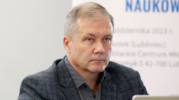 Prof. Ołeksandr Zajcew podczas międzynarodowej konferencji naukowej "Pojednanie polsko-ukraińskie: doświadczenia i perspektywy" w Oblackim Centrum Młodzieżowym w Kokotku. Fot. PAP/W. Deska