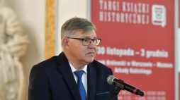  Warszawa, 30.11.2022. Prezes Fundacji Historia i Kultura Waldemar Michalski na uroczystym ogłoszeniu laureatów Nagrody Klio 2023 w ramach otwarcia XXXI Targów Książki Historycznej w Arkadach Kubickiego Zamku Królewskiego. Fot. PAP/A. Lange