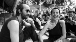 Opole 16.06.1980. XVIII Krajowy Festiwal Piosenki Polskiej. Nz. gitarzysta Marek Jackowski i jego żona Olga Jackowska (Kora) z zespołu Maanam. Fot. PAP/K. Świderski