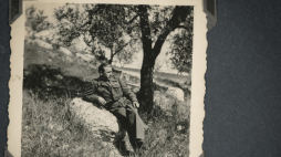 Kamienny fotel. Zdjęcie z albumu Bolesława Augustisa. Źródło: Stowarzyszenie Edukacji Kulturalnej Widok 