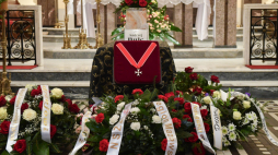 Uroczystości pogrzebowe działacza opozycji demokratycznej w okresie PRL, członka Komitetu Założycielskiego Wolnych Związków Zawodowych Wybrzeża Andrzeja Bulca w kościele pw. Najświętszej Marii Panny w Warszawie. Fot. PAP/P. Nowak