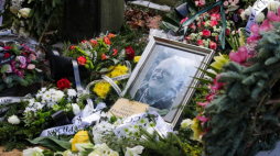 Warszawa, 29.11.2023. Uroczystości pogrzebowe aktora Macieja Damięckiego na Cmentarzu na Powązkach w Warszawie. Fot. PAP/T. Gzell