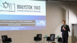 Białystok, 06.11.2023. Dr Jacek Brzozowski z Uniwersytetu w Białymstoku podczas konferencji naukowej w związku z 80. rocznicą powstania w białostockim getcie, w Muzeum Pamięci Sybiru w Białymstoku. Fot. PAP/A. Reszko