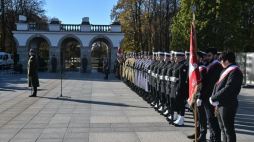 Obchody 98. rocznicy powstania Grobu Nieznanego Żołnierza na placu Piłsudskiego w Warszawie. Fot. PAP/R. Pietruszka
