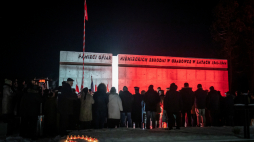 Otwarcie odnowionego mauzoleum pamięci ofiar niemieckich zbrodni z lat 1941-1944, na Cmentarzu Wojennym Ofiar II Wojny Światowej w Grabówce. Fot. PAP/M. Onufryjuk