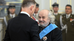 Odznaczony Orderem Orła Białego Jerzy Kalina (P). Warszawa, 11.11.2023. Fot. PAP/R. Pietruszka