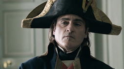 Joaquin Phoenix jako Napoleon w filmie Ridleya Scotta. Źródło: mat. prasowe