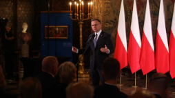 Prezydent Andrzej Duda bierze udział w zebraniu plenarnym Społecznego Komitetu Odnowy Zabytków Krakowa w Sali Senatorskiej Zamku Królewskiego na Wawelu. Kraków, 24.11.2023. Fot. PAP/Ł. Gągulski