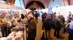 Warszawa, 29.11.2018. XXVII Targi Książki Historycznej w Arkadach Kubickiego na Zamku Królewskim w Warszawie. Fot. PAP/R. Guz