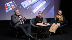 Dyrektor MNW Łukasz Gaweł (L), kierownik projektu Aleksandra Wieczorek (C) oraz specjalistka ds. digitalizacji i zarządzania zasobami cyfrowymi w MNW Joanna Dziewulska (P) podczas konferencji prasowej w siedzibie Muzeum Narodowego w Warszawie. Fot. PAP/R. Guz