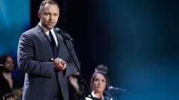 Prezes IPN Karol Nawrocki podczas koncertu „Cena za prawdę”. Źródło: Facebook/IPN