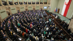 Warszawa, 12.12.2023. Posłowie na sali obrad Sejmu. Fot. PAP/P. Supernak