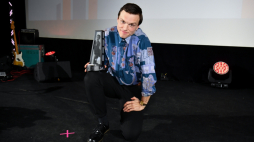 Laureat Nagrody im. Zbyszka Cybulskiego 2023 aktor Tomasz Włosok podczas Gali wręczenia nagrody w Warszawskim Kinie Luna. Fot. PAP/A. Lange