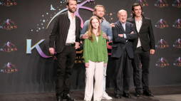 Aktorzy Piotr Fronczewski (2P), Tomasz Kot (L), Antonina Litwiniak (2L) oraz reżyser Maciej Kawulski (3L) i producent Tomasz Wardyn (P) podczas konferencji prasowej filmu "Kleks" w Scenie Relax w Warszawie. Fot. PAP/Kalbar