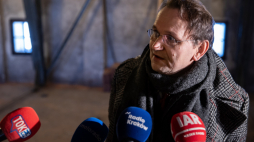 Dyrektor Zamku na Wawelu prof. Andrzej Betlej na prezentacji dla mediów strychu wawelskiego zamku w Krakowie. Fot. PAP/Ł. Gągulski