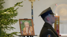 Warszawa, 09.01.2024. Uroczystości pogrzebowe reżyserki teatralnej i filmowej Izabelli Cywińskiej w Kościele Środowisk Twórczych pw. św. Andrzeja Apostoła i Brata Alberta. Fot. PAP/M. Marek