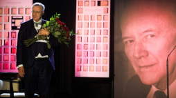 Warszawa, 21.01.2024. Laureat, były prezydent Estonii Toomas Hendrik Ilves, na gali wręczenia Medalu Kuriera z Warszawy, w Muzeum Powstania Warszawskiego. Fot. PAP/A. Zawada