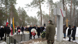 Uroczystości w 80. rocznicę zbrodni dokonanej na Polakach przez sowieckich partyzantów we wsi Koniuchy przy Krzyżu Pamięci Pomordowanych. Fot. PAP/V. Doveiko