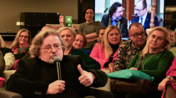 Poeta i publicysta Antoni Pawlak podczas promocji swojej książki pt. „Pusty gabinet. Paweł Adamowicz: prezydent, szef, przyjaciel” w bibliotece Europejskiego Centrum Solidarności w Gdańsku. Fot.  PAP/A. Jackowski