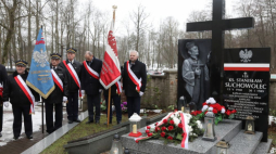 Uroczystości przed grobem-pomnikiem ks. Stanisława Suchowolca w parafii Niepokalanego Serca Maryi. Białystok, 28.01.2024. Fot. PAP/A. Reszko