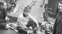 Reżyser Kazimierz Kutz (C) podczas realizacji filmu "Sól ziemi czarnej". 1969 r. Fot. PAP/CAF/S. Jakubowski