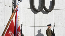 Warszawa, 14.02.2024. Obchody 82. rocznicy przekształcenia Związku Walki Zbrojnej w Armię Krajową, organizowanych przez Urząd do Spraw Kombatantów i Osób Represjonowanych oraz Zarząd Główny Światowego Związku Żołnierzy Armii Krajowej pod pomnikiem Armii Krajowej i Polskiego Państwa Podziemnego w Warszawie. Fot. PAP/R. Pietruszka