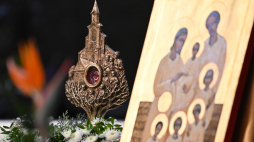 Relikwie bł. Rodziny Ulmów podczas mszy przed otwarciem wystawy "Błogosławieni Ulmowie z Markowej" w Gdańsku 4 lutego 2024 r. Fot. PAP/Andrzej Jackowski