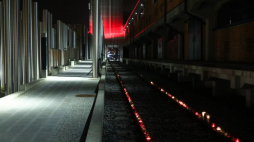 Akcja "Światło Pamięci" przed Muzeum Pamięci Sybiru. Białystok, 09.02.2024. Fot. PAP/A. Reszko