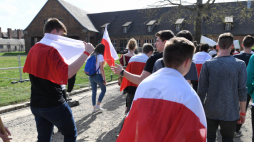 Uczestnicy 27. Marszu Żywych na terenie byłego niemieckiego obozu Auschwitz I w 2018 r. Fot. PAP/J. Bednarczyk 