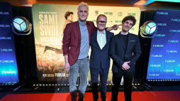 Reżyser Artur Żmijewski (C) oraz aktorzy Adam Bobik (P) i Karol Dziuba (L) podczas premiery komedii „Sami swoi. Początek" w kinie Helios w Kielcach. Fot. PAP/P. Polak