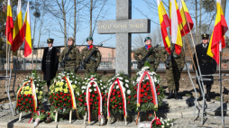 Uroczystości przy Pomniku-Krzyżu w Białymstoku w 35. rocznicę wykolejenia cystern z chlorem. Fot. PAP/A. Reszko