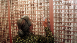 Otwarcie stałych wystaw "Więźniowie z Czech w KL Auschwitz" i "Tragedia słowackich Żydów" w Muzeum Auschwitz. 2002 r. Fot. PAP/J. Bednarczyk