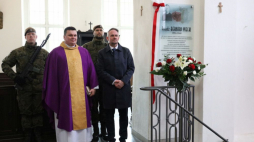 W gdańskiej Bazylice Mariackiej odsłonięto tablicę ks. Bernarda Wieckiego. Fot. Oddziałowe Biuro Edukacji Narodowej IPN w Gdańsku