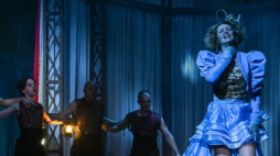 Paulina Sobiś (P) podczas pokazu medialnego „Lalki” na motywach powieści Bolesława Prusa w reżyserii Jerzego Jana Połońskiego w Teatrze im. Wandy Siemaszkowej w Rzeszowie. Fot. PAP/D. Delmanowicz